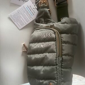 WonderFull HydroBag Handle - Puffer Water Bottle Crossbody Bag in Sage